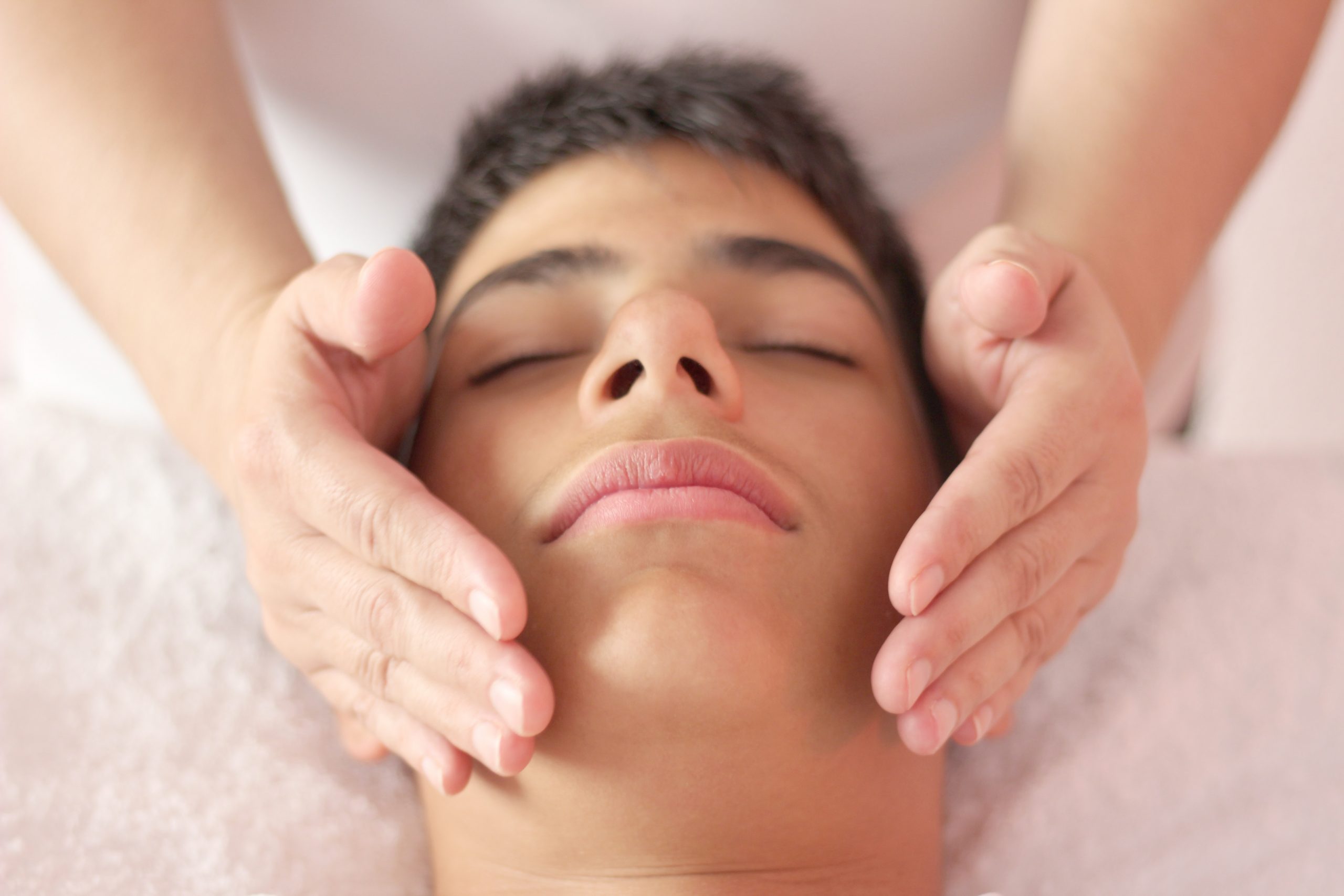 Masaje craneal básico